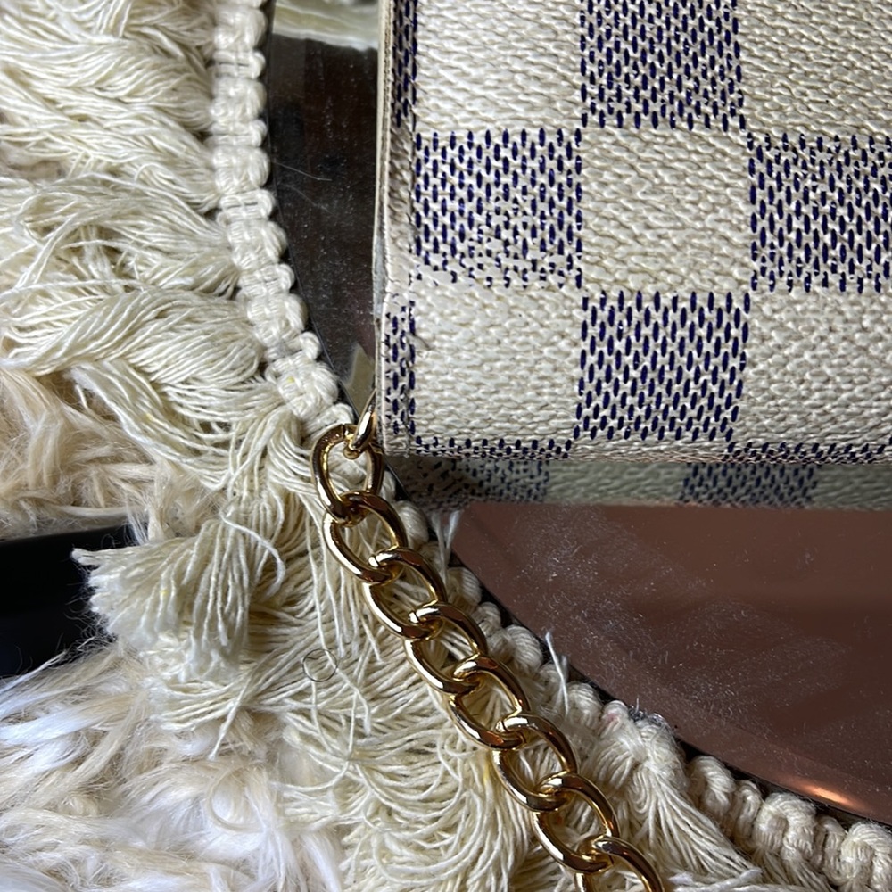 Louis Vuitton Damier International Wallet - Picture 9 of 11